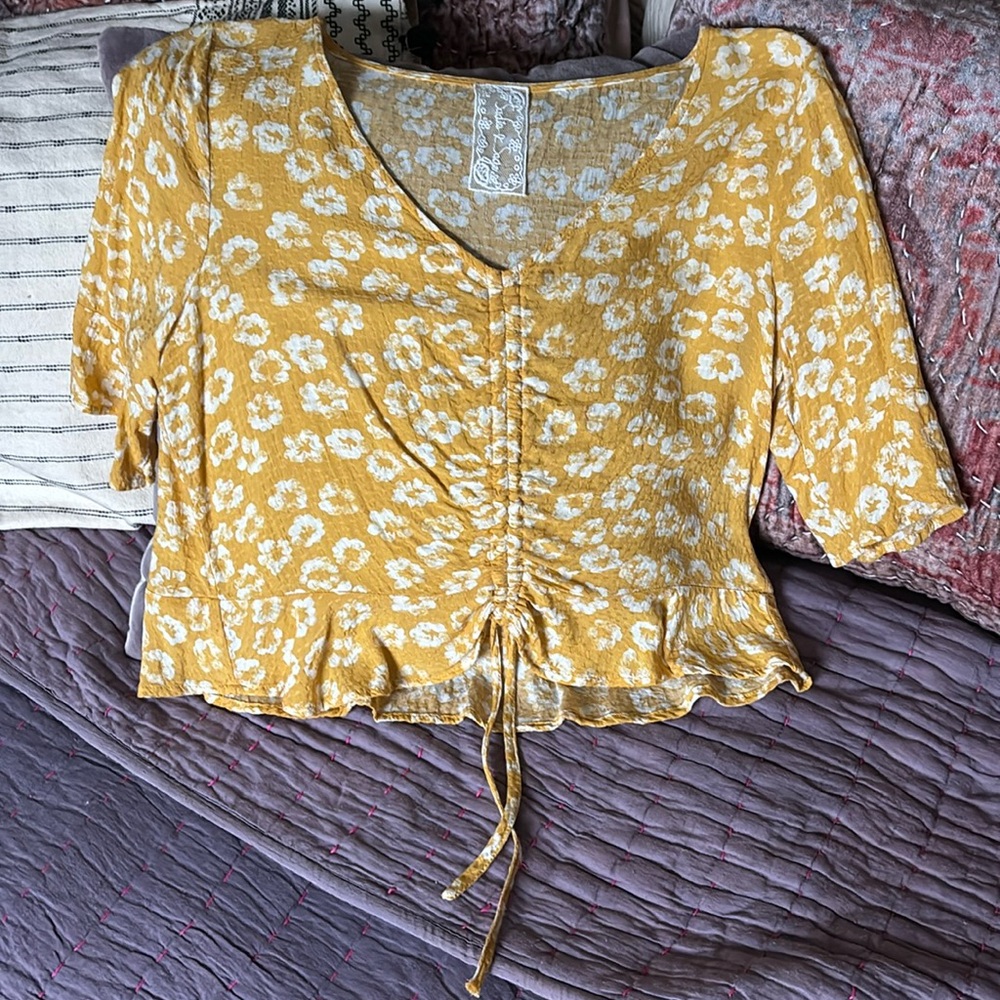 💛SADIE & SAGE Floral Print Yellow Bell Sleeve Top